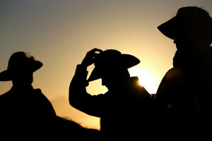 Anzac-dagen, Australien, Currumbin QLD, hatt, män