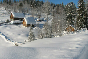 hus, skråningen, snø, himmelen, trær, vinter