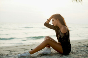 plage, brunette, jambes, pose, des chaussures