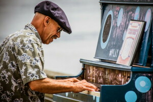 Música, pessoas, piano