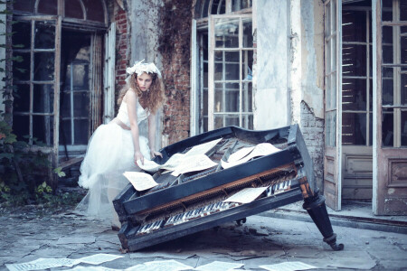 ragazza, Karina Bratkowska, Appunti, pianoforte