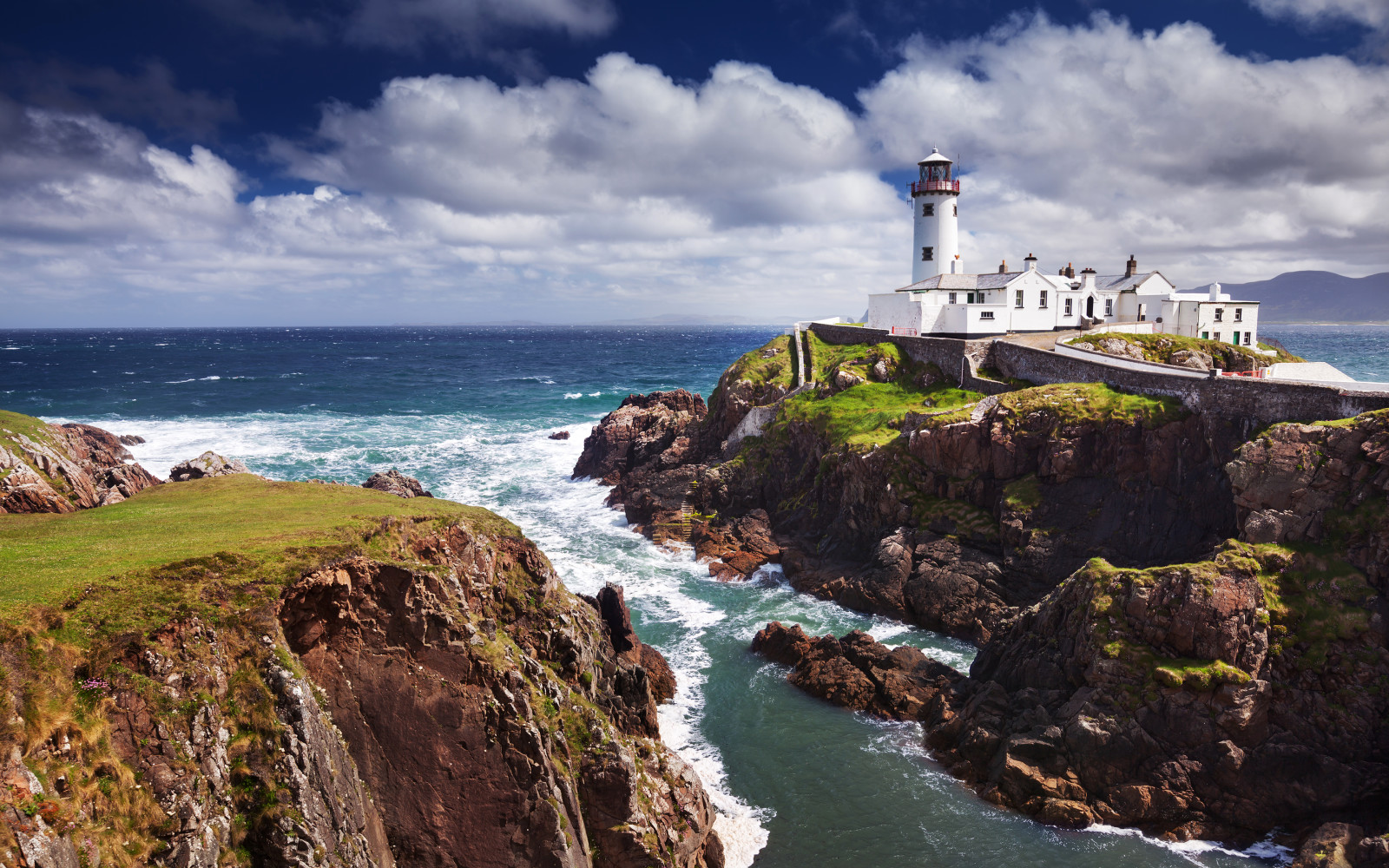 De oceaan, Vuurtoren, rotsen, storm, De Fanad-vuurtoren