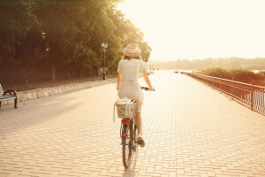 bicicleta, niña, la ciudad