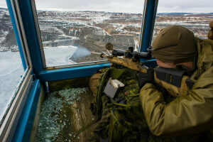 Soldats, armes