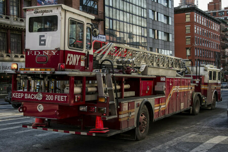 caminhão de bombeiros, rua, a cidade