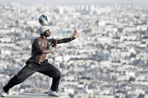 freestyler, Iya Traore, Joueur, le ballon