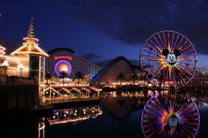 Californie, Disney California Adventure, Mickey la souris, Paradise Pier, montagnes russes