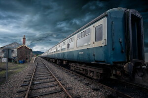 Eisenbahn, der Himmel, Zug