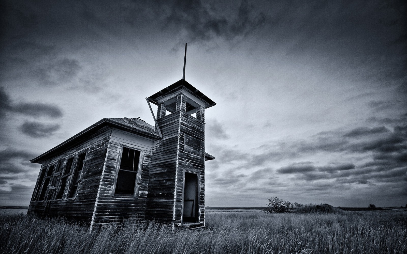 Preto e branco, o céu, casa, campo