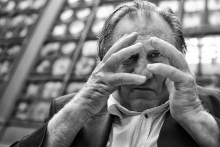 black and white, Gerard Depardieu, hands, look, monochrome, portrait