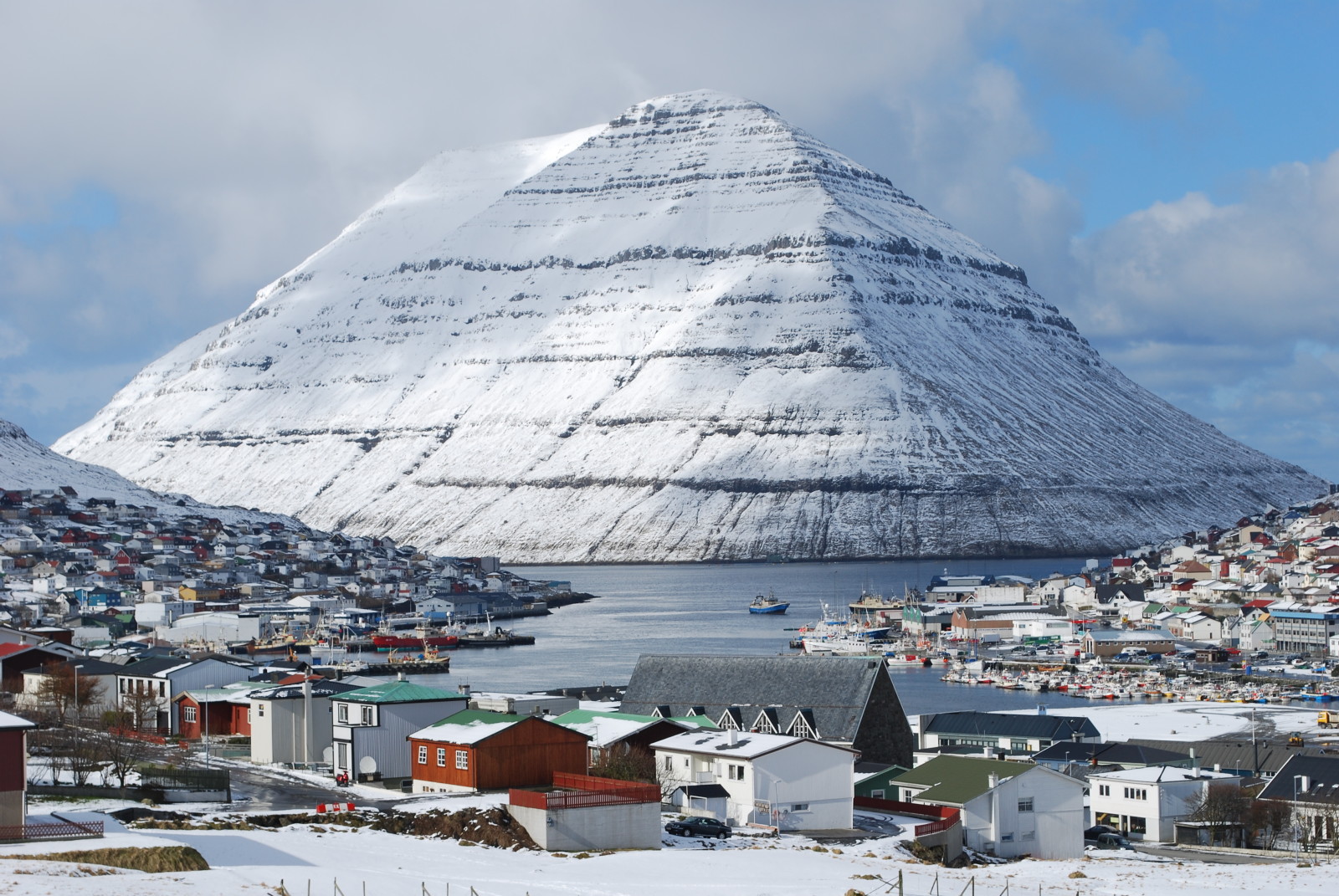 cerul, orașul, Munte, fotografie, Insulele, acoperit cu zăpadă, Klaksvik, Friscia