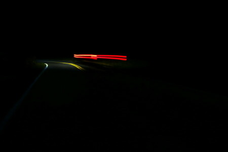 Tap de freno, noche, la carretera