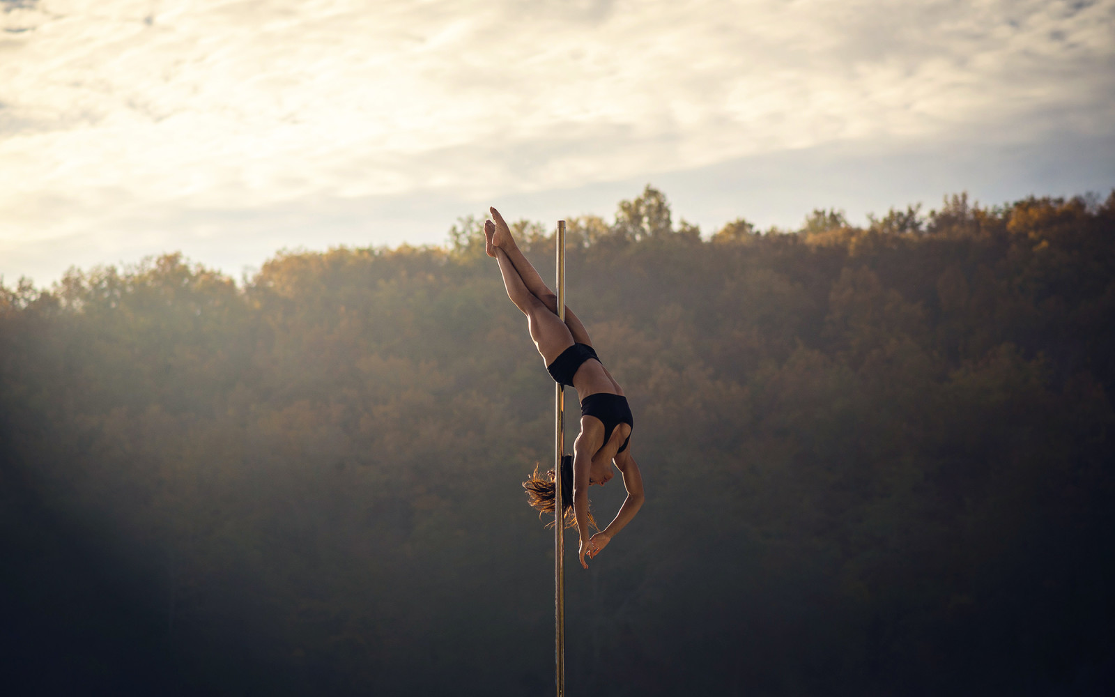 polo, gimnasta, acrobacia, no una tira