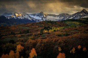 Wolken, Wald, See, Berge, Sonnenuntergang, der Himmel, Bäume