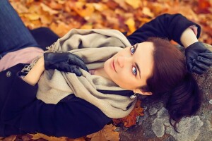 l'automne, yeux, fille, feuilles., Regardez