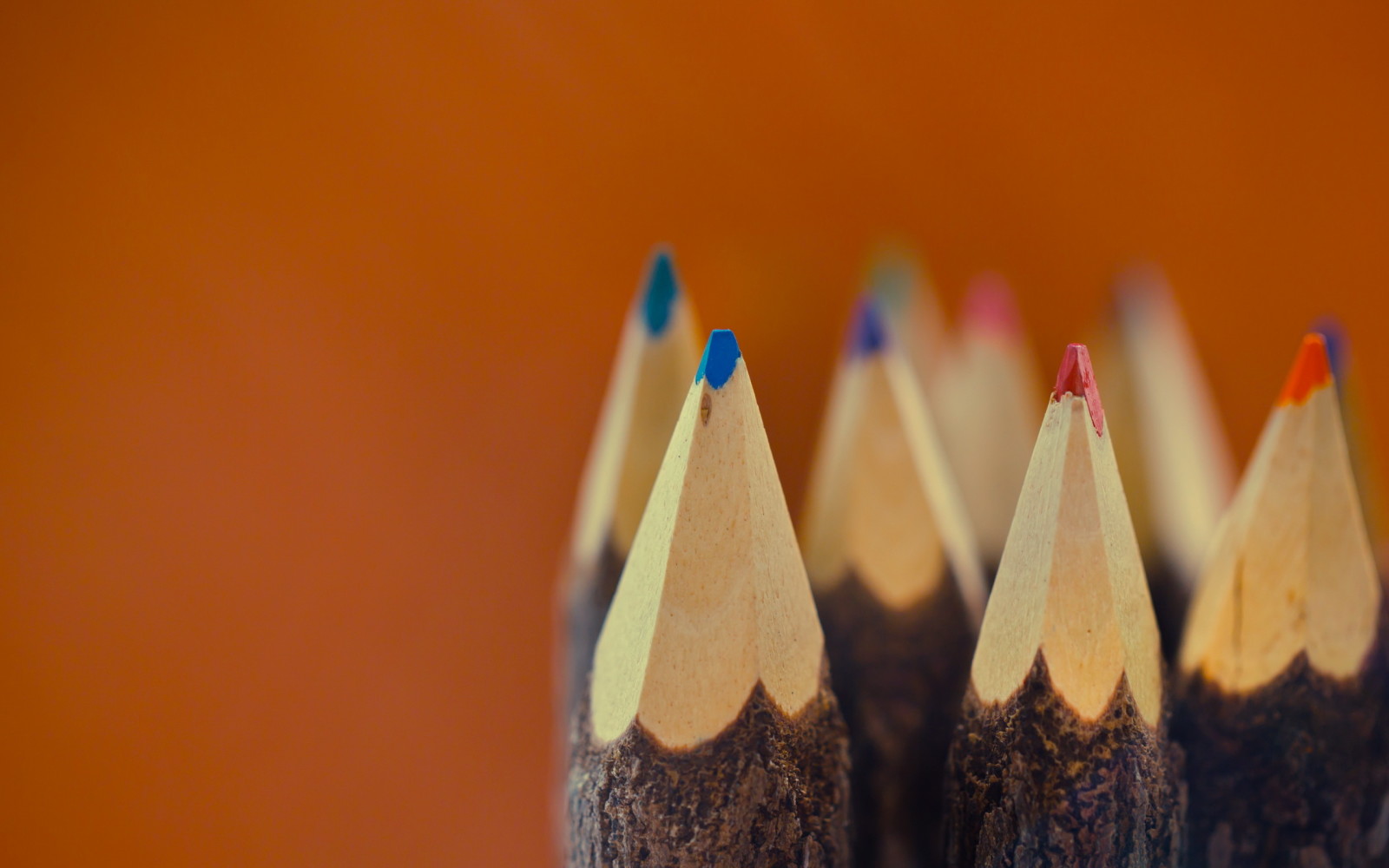 Contexte, macro, Des crayons