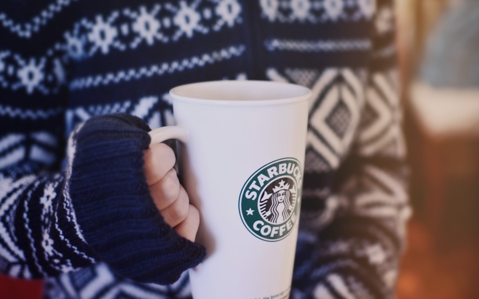 fille, mains, hiver, verre, café, chandail, Starbucks