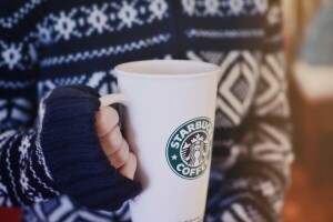 café, menina, vidro, mãos, Starbucks, suéter, inverno