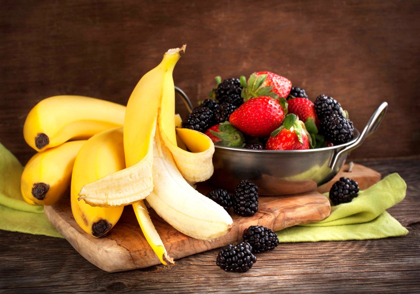 berries, strawberry, dishes, BlackBerry, bananas, fruit