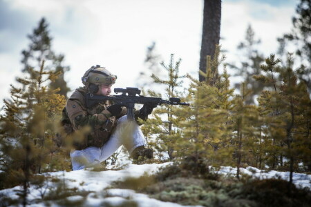 Army, Soldater, våpen