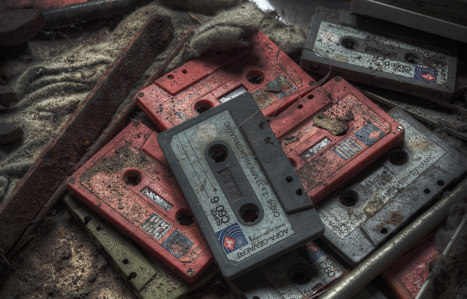 Contexte, La musique, Cassettes