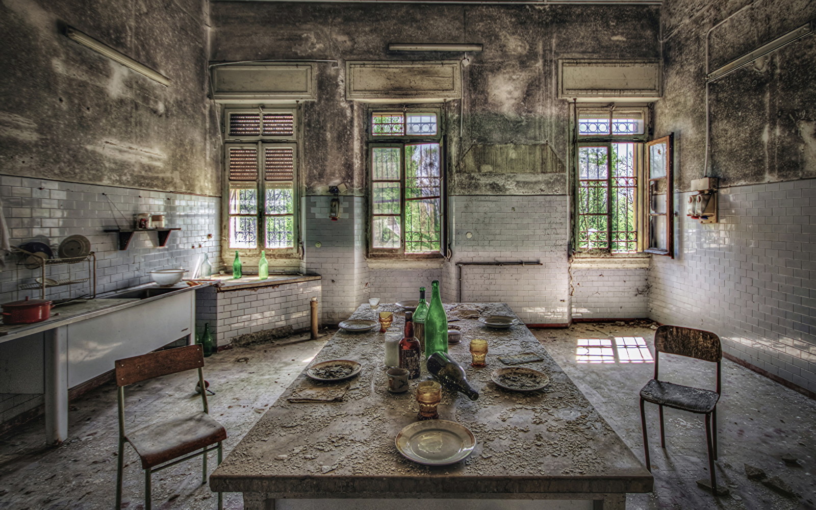 table, bottle, kitchen