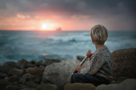 jongen, zee, zonsondergang