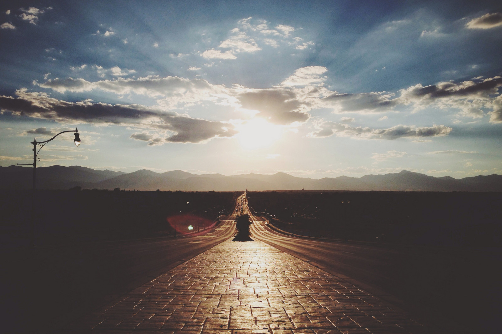 ligero, el cielo, la carretera, nubes, Rayos, el sol