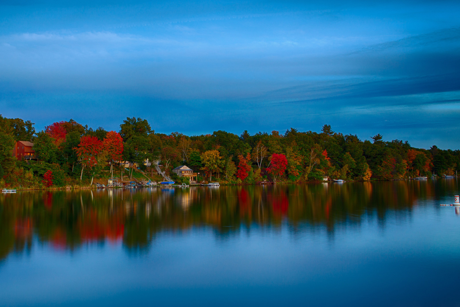 Herbst, Wald, der Himmel, Haus, See, Bäume