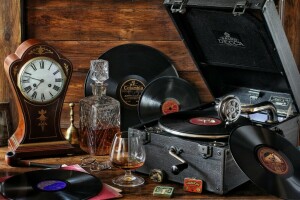 Cognac, Karaffe, Glas, Grammophon, Aufzeichnungen, retro, Stil, Jahrgang