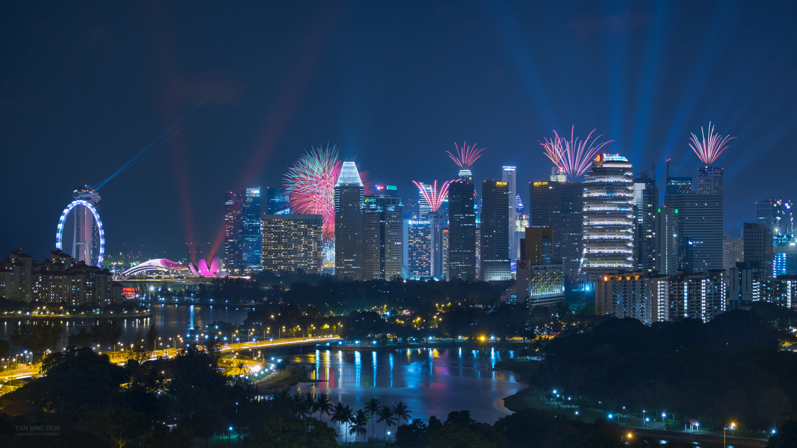 cidade da noite, arranha-céus, construção, Cingapura, fogos de artifício, por Tan Bing Dun, Kallang