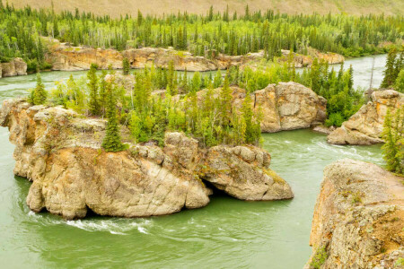 Kanada, Fünf-Finger-Stromschnellen, Wald, Karmaks, Fluss, Felsen, Verräterische Felseninseln, Bäume