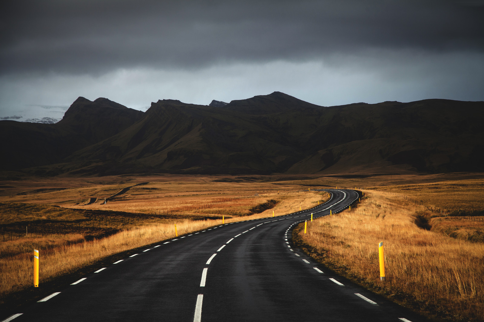 route, des nuages, montagnes