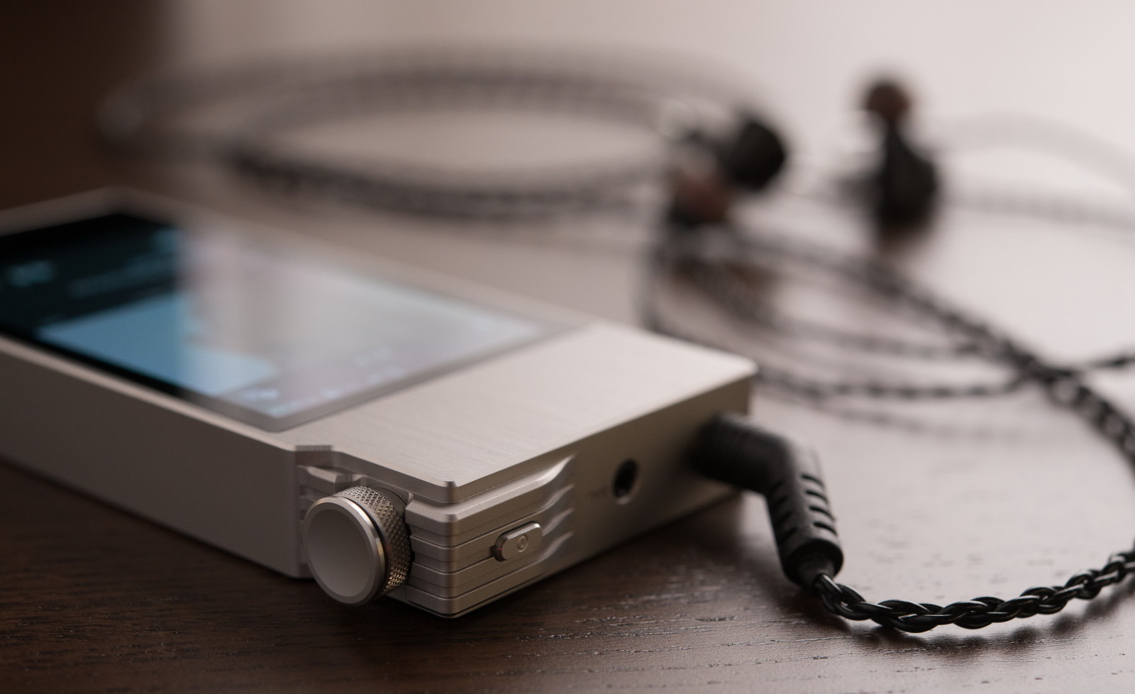 Speler, AK120II Details, Astell en Kern