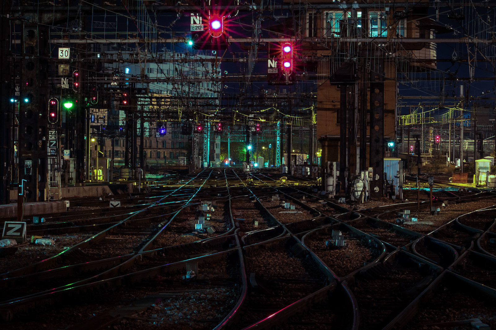 Ferrovia, linhas de energia, estação de trem