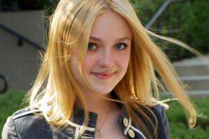 actress, blonde, Dakota Fanning, face, look, model, smile