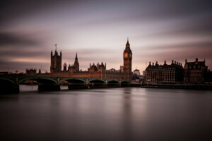 Clockwatching, Anglia, Londra, Regatul Unit