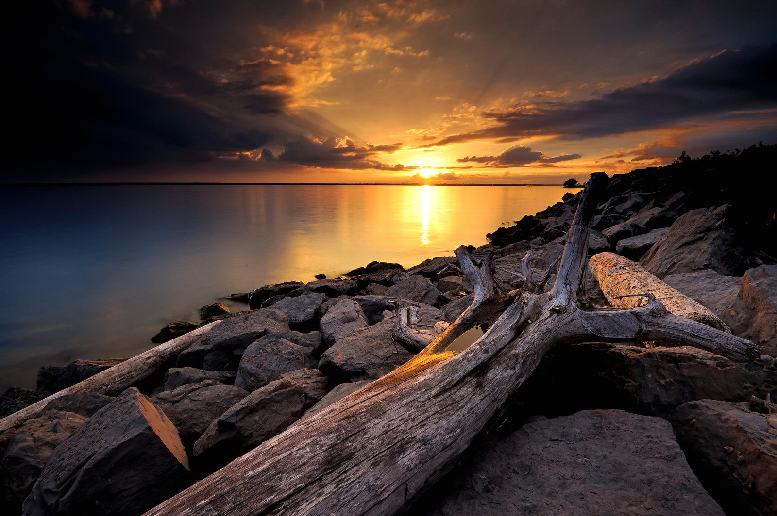 árbol, el cielo, lago, puesta de sol, piedras, nubes, el sol