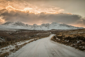 nuvole, campo, montagne, strada, neve, la recinzione, il cielo, il Sole