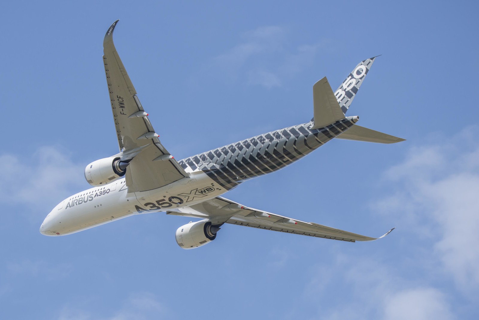 Le ciel, des nuages, l'avion, Airbus, A350