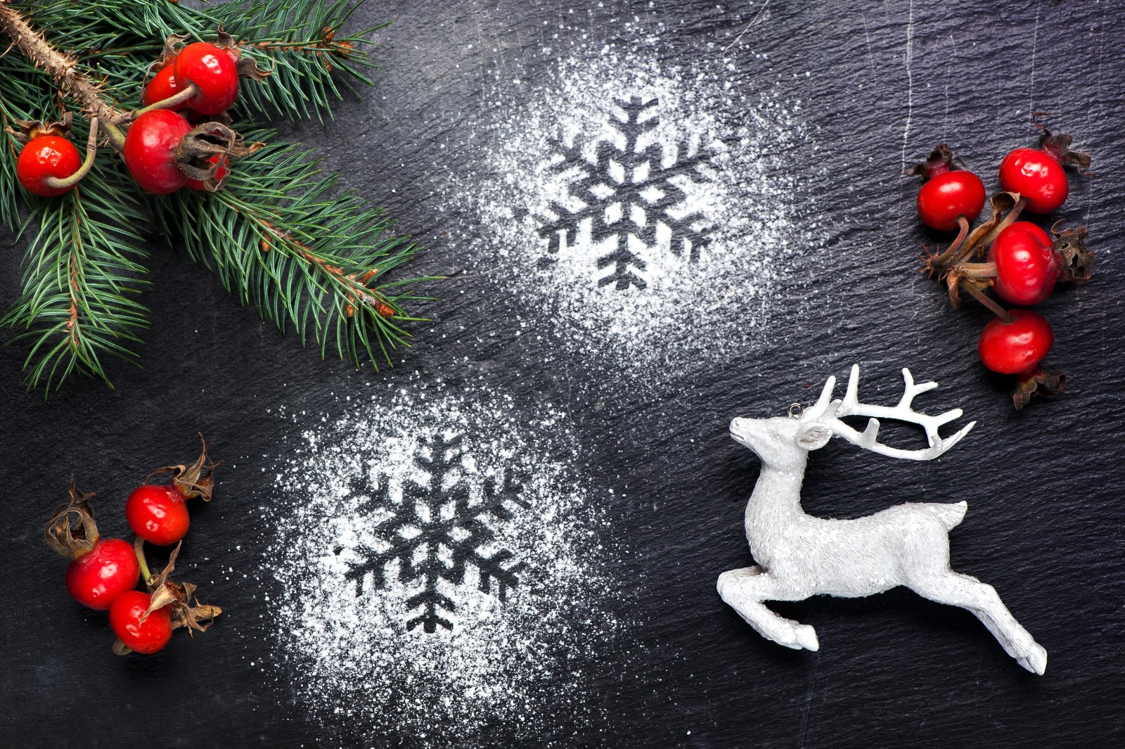 copos de nieve, Feliz Navidad, rama, abeto, ciervo, baya