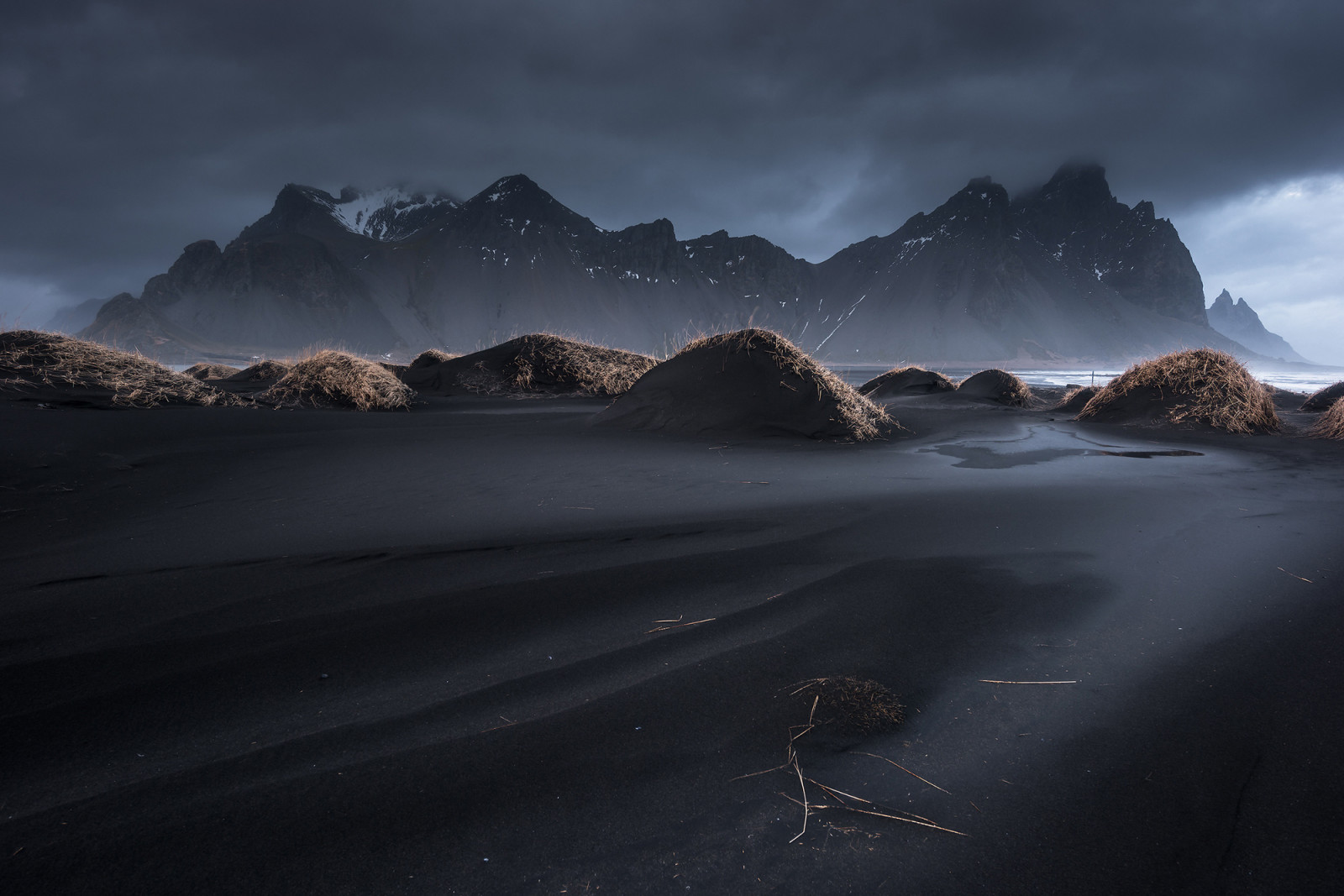 gräs, himmelen, moln, bergen, Island, Vestrahorn, svart sand, Stockksness