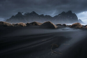 arena negro, nubes, césped, Islandia, montañas, Stockkness, el cielo, Vestrahorn