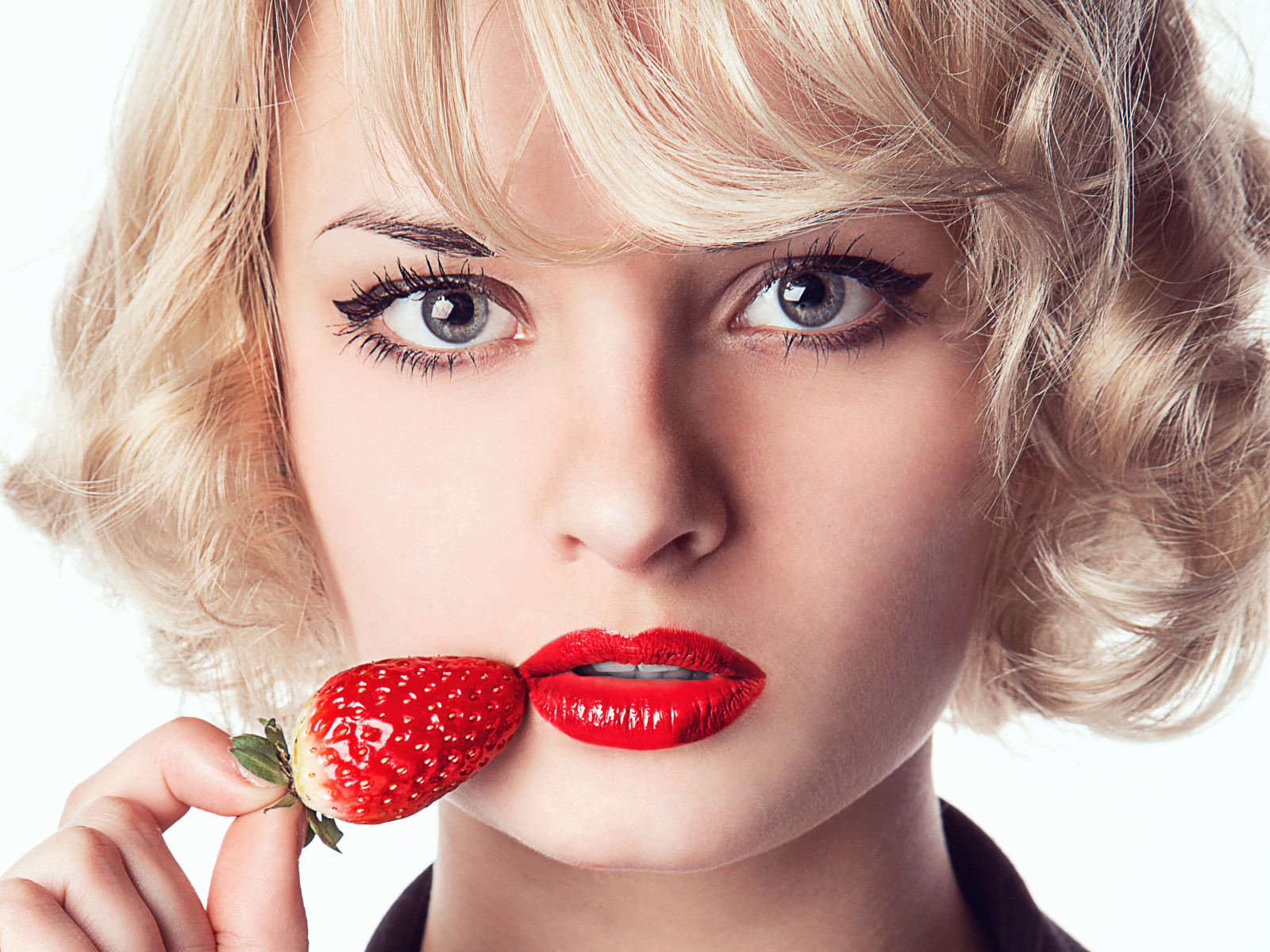 look, background, girl, blonde, model, hair, berry, Klubnika