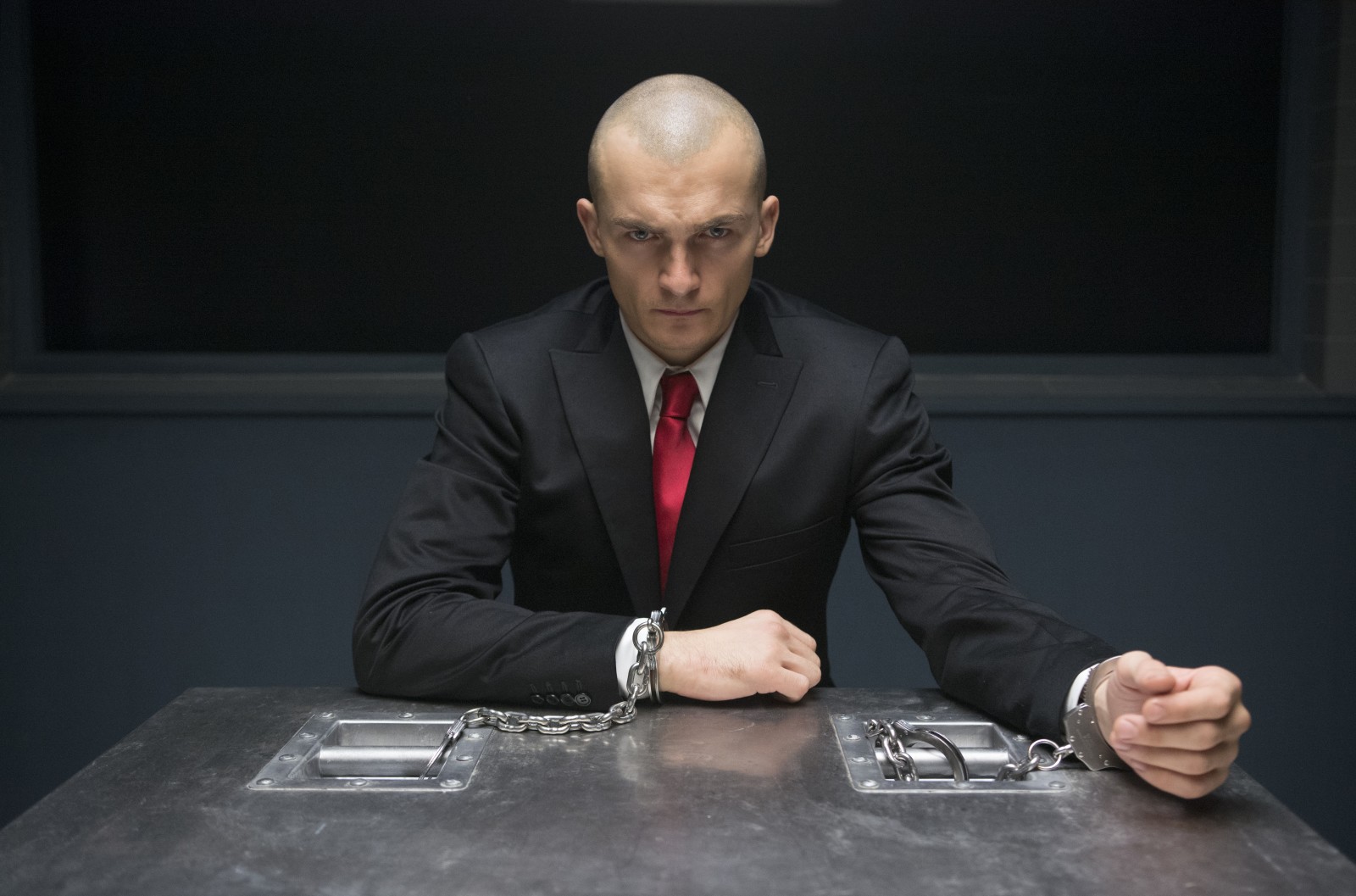 traje, Assassino, Rupert Friend, Hitman: Agente 47