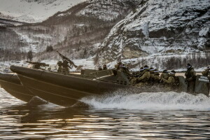 Army, Soldater, våpen