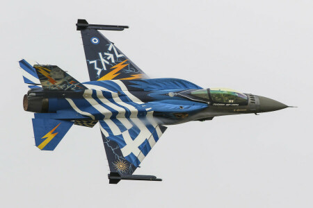 "Fighting Falcon", F-16C, Jagerfly, Kjemper mot falk