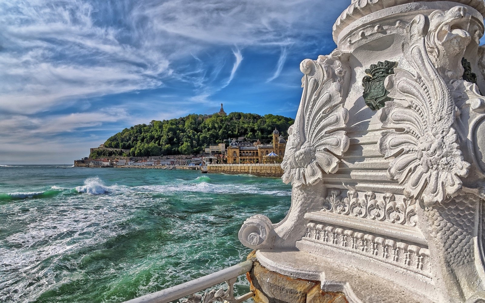 The ocean, column, coat of arms, Spain, Bay of Biscay, Basque Country, San Sebastian, Donostia-San Sebastian