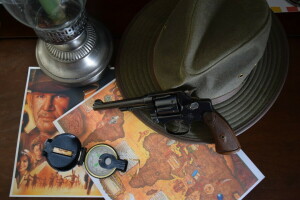 chapeau, lampe, Carte, revolver, armes