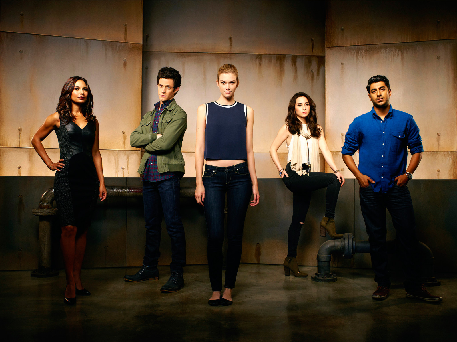 de series, Emma Ishti, Stitchers, Emma Ishta, Salli Richardson-Whitfield, Allison Scagliotti, Ritesh Rajan, nietmachines